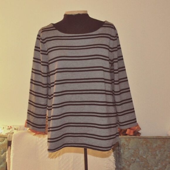 2/$10 LOFT Gray and Black Striped Top Sz Medium MUST BUNDLE FOR THIS PRICE - Picture 1 of 2